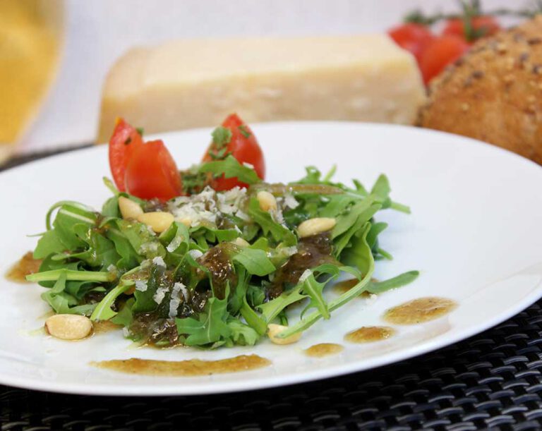 Rucola-Salat mit Met-Balsamico Dressing - Met de Cuisine