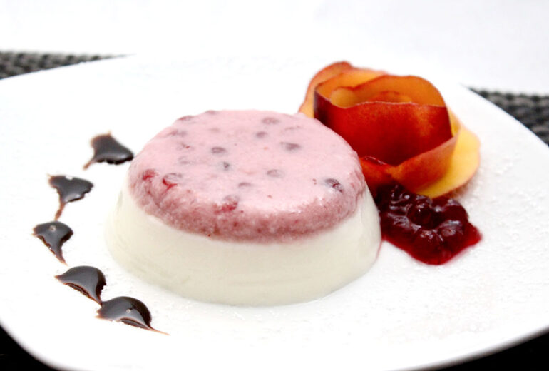 "Preiselbeer/Joghurt-Pannacotta" mit Vanillemet